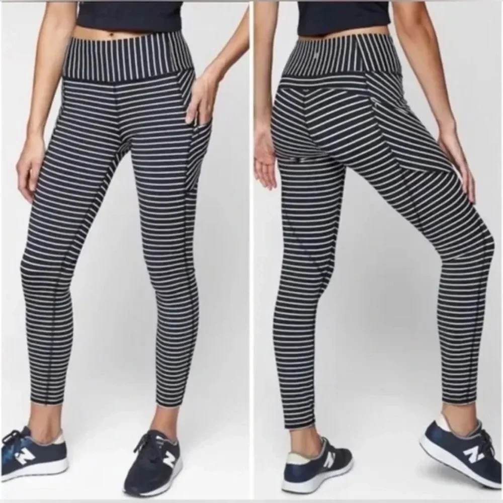 Athleta Women’s Stripe Contender 7/8 Tight In Powerlift Blue and white Capri XS